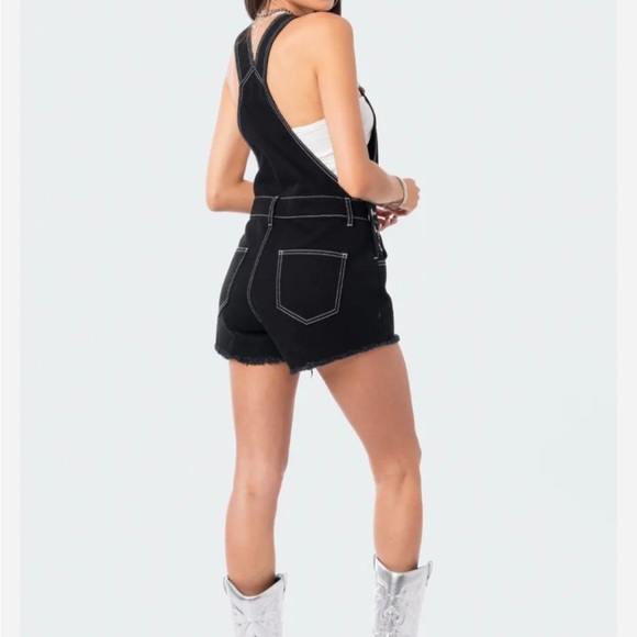 Never worn, Edikted, Denim romper
Perfect for a game day! - Picture 3 of 4